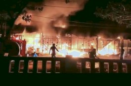 Toko di Pasar Tradisional Karisa Jeneponto Terbakar, 8 Damkar Dikerahkan