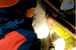 Bayi 'Ajaib' Ini Selamat Usai Terkubur Reruntuhan Selama 35 Jam