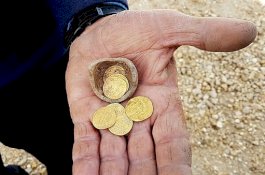 Koin Emas dari Periode Awal Islam Ditemukan di Celengan Kuno di Israel