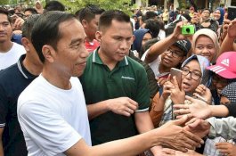 Saat Jokowi Beri Ganti Rugi Dagangan Pedagang di Malioboro yang Terinjak