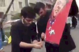 Balasan Serangan Udara, Pengunjuk Rasa Iran Bakar Foto Trump