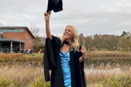 Turis Cantik ini Nyaris Meninggal Setelah Digigit Nyamuk di Vietnam