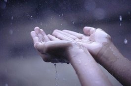 Hujan Turun, Salah Satu Waktu Berdoa yang Tidak Tertolak