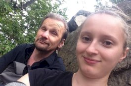 Hubungan dengan Gadis 17 Tahun Tak Direstui Bos, Pria Tua Ini Rela Mundur dari Pekerjaan