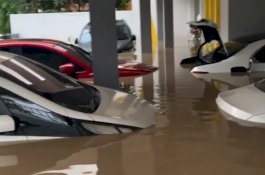 Tak Sempat Diselamatkan, 6 Mobil Parto Patrio Tenggelam Banjir