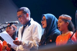 Bikin Merinding, Gubernur Sulsel dan Bupati Lutra Nyanyikan 'Seko Kecil tapi Indah'