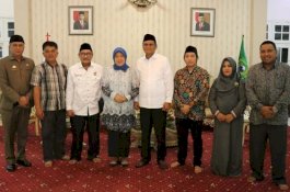 Didampingi Istri, Bupati Barru Bahas Pembangunan Bareng Anggota DPR RI