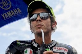 Demi Perpanjang Karier, Rossi Pindah ke Petronas Yamaha SRT?