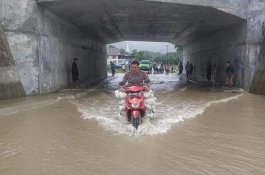 Semua Underpass Kereta Api di Barru Tergenang Air, Warga Kesulitan Melintas
