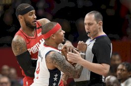 Baru Sebulan Bebas dari Skorsing, Isaiah Thomas Dikartu Merah pada Menit Kedua