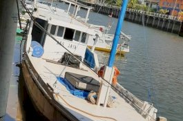 Kapal Motor Tenggelam di Pangkep, Nakhoda dan Penumpang Diselamatkan 4 Batang Bambu