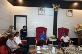 Lapangan Basah karena Hujan, Wakapolda Sulsel Batal Main Tenis di Jeneponto