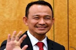 Dapat Kritikan Bertubi-tubi, Menteri Pendidikan Malaysia Mundur