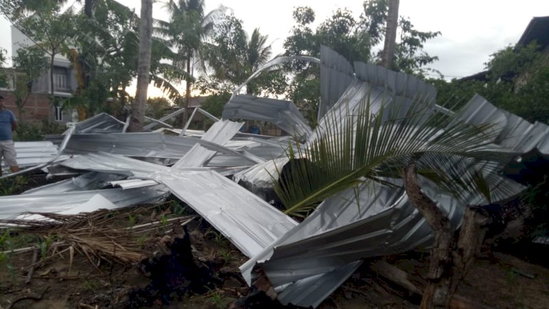 Hujan Disertai Angin Kencang di Wajo, 4 Rumah Rusak