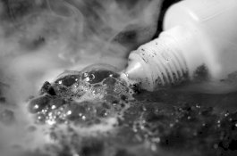 Istri Kedua Siram Suaminya Dengan Cairan Asam saat Tidur