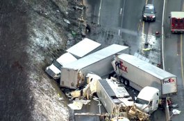 Bus Terguling di Tikungan Menurun, Ditabrak Dua Truk hingga Kepalanya Copot