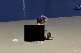 Sambil Minum Bir, Pasangan Ini Terekam 'Mantap-mantap' di Tepi Pantai