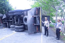 Truk Kontainer Ale-ale Terbalik di Jeneponto, Sopir Tewas