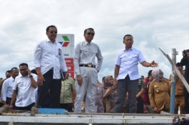 Bupati Takalar Dampingi Gubernur Tinjau Abrasi Pantai di Galesong