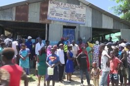 Pendeta Tikam Istrinya di Depan Para Jemaat, Kemudian Gorok Leher Sendiri