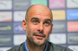 Pep Guardiola: Matih Manchester United? Mending ke Maladewa