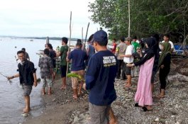 Peduli Lingkungan, Polres Barru Tanam Mangrove di Pesisir Pantai