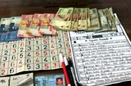 Ahok Ditangkap Main Judi