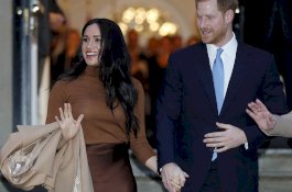 Pangeran Harry dan Meghan Mundur Sebagai Bangsawan Senior, Ratu Sangat Kecewa
