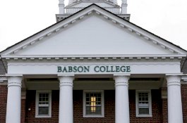 Profesor di AS Ditangguhkan Gegara Status Facebook Tentang Iran