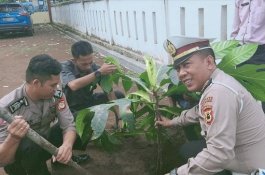 Misi Selamatkan Bumi, Unit Regident Polres Jeneponto Laksanakan Gerakan Penghijauan