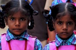 50 Anak Kembar Bersekolah di Tempat yang Sama, Guru-Guru Kebingungan