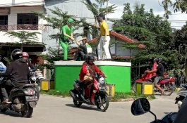 Tunggu Tiang Litrik Dicabut Baru Patung Massa Gowa Dibongkar