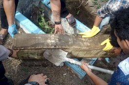 Polisi Bantaeng Bongkar Makam Aneh, Warga Tuna Wicara Lihat Pelaku Kubur Peti Malam Jumat