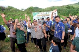 Apresiasi Program Polri Peduli Penghijauan, Bupati Gowa Ajak Warga Budayakan Tanam Pohon