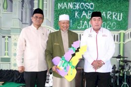 Kemenhub dan Pemprov Sulsel Serahkan 2 Bus Bantuan ke Pesantren DDI Mangkoso