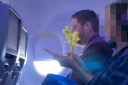 Penumpang ini Bikin Orang Jijik Karena Makan Seledri Selama Penerbangan