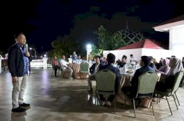 Senang Jadi Lokus PKL Mahasiswa Unibos, Bupati Bantaeng Terima Langsung di Pantai Seruni