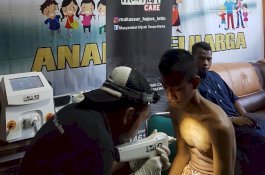 Tobat, Dua Perempuan Hapus Tatonya Lewat Mahtan