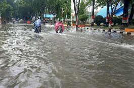 Hujan Masih Deras, Kota Pangkep Terendam Sejak Tadi Malam