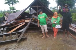 Rumah Rubuh Dihantam Angin Kencang di Wajo, Nenek 80 Tahun Selamat