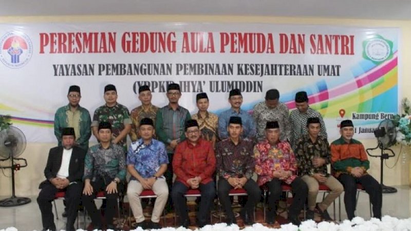 Deputi Bidang Pengembangan Pemuda Kementerian Pemuda dan Olahraga (Kemenpora) RI, Asrorun Ni'am Sholeh meresmikan gedung Aula Pemuda dan Santri di Ponpes Ihya' Ulumiddin, Kampung Beru, Kecamatan Gantarangkeke, Kabupaten Bantaeng, Sabtu (11/1/2019).