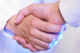 Kisah Rasulullah Mengajari Ali bin Abi Thalib Tata Cara Salam yang Benar