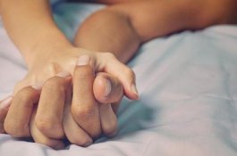 Posisi Seks yang Paling Disukai Pasangan Milenial