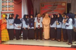 Lagu Endang Sukamti Iringi Perpisahan Mujiarto, Pegawai Rutan Klas 1 Makassar Banjir Air Mata