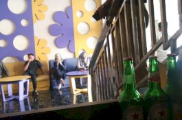 Ada 3 Botol Bir Berjejer di Atas Meja saat DPRD Makassar Sidak Sky Karaoke