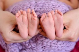 Susah Payah Menahan Sakit saat Bersalin, Ibu Sumpal Bayi Kembar yang Baru Lahir hingga Tewas