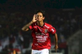 Ke Mana Irfan Bachdim? Pilih Persib Bandung atau Madura United