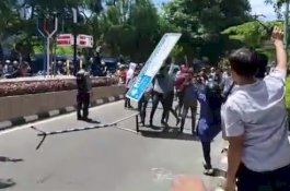 Ada Lemparan Batu, Pengantar Jenazah Tumbal Bersitegang dengan Personel Polsek Bontoala