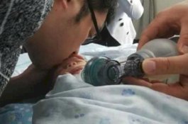 Sang Istri Meninggal Saat Melahirkan, Bayinya 6 Hari Kemudian