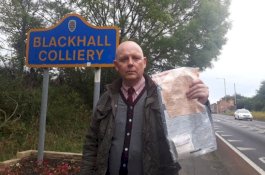 Bertahun-tahun Warga Desa Temukan Uang di Jalan, Akhirnya Diketahui Sumbernya